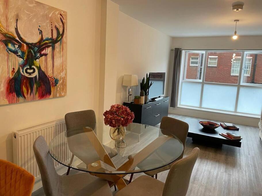 Stunning And Spacious 2Bed Flat In Central Woking Exterior photo