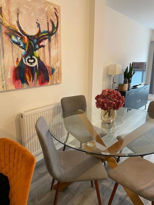 Stunning And Spacious 2Bed Flat In Central Woking Exterior photo